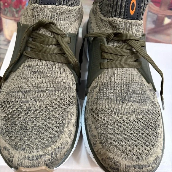 Authentic Oakley Men's Green and Brown Knit Sneakers